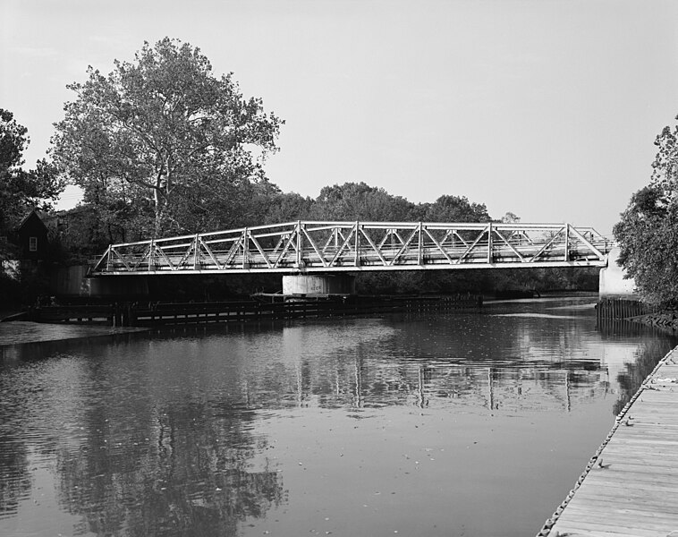 File:Locke Avenue Bridge.jpg