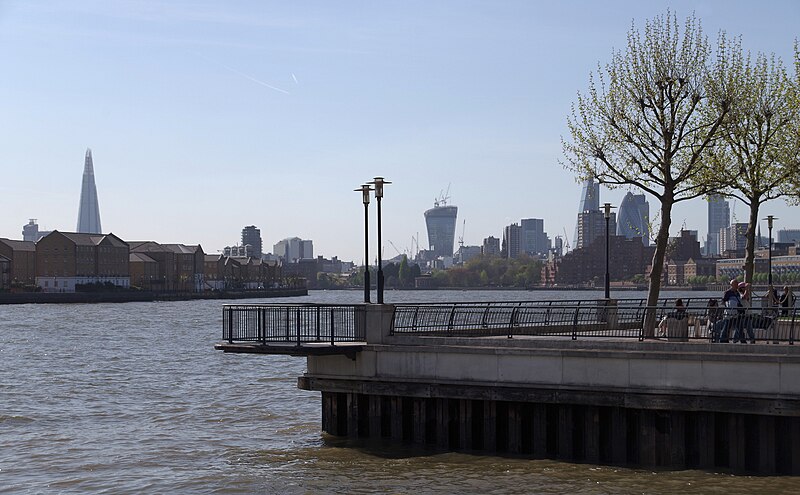 File:London MMB »0K8 River Thames and Dundee Wharf.jpg