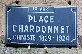 Voir la plaque.