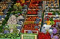 Münchner Viktualienmarkt - Verkaufsstand mit Gemüse