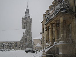 Gemeentehuis en Église Saint-Pierre-et-Saint-Paul