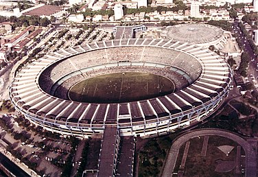 Visão aérea do Estádio do Maracanã nos anos 70.