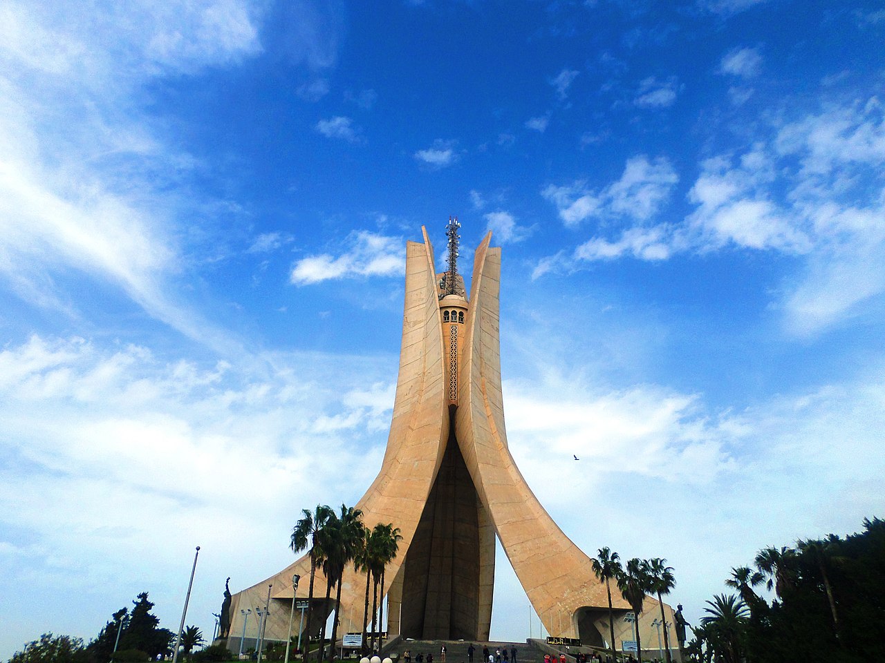 File:Martyrs Memorial. Algiers, Algeria.jpg - Wikimedia Commons