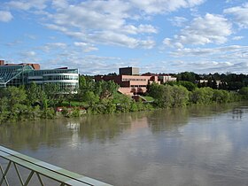 Panorama grada na obali rijeke Južni Saskatchewan