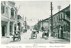 Kesawan Road, circa 1900 Medan Kesanvan Strasse von Sueden.jpg