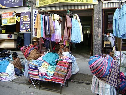 Daily life of the informal economy in the streets of Bolivia.