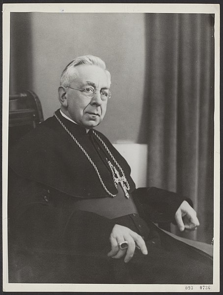 File:Mgr. J.P. Huibers, bisschop van Haarlem herdenkt a.s. woensdag 15 november zijn , Bestanddeelnr 093-0736.jpg