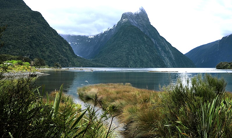 File:Milford Sound 01.jpg