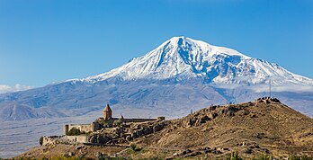 Le monastère de Khor Virap et le mont Ararat, à proximité d'Erevan (Arménie). (définition réelle 8 525 × 4 360)