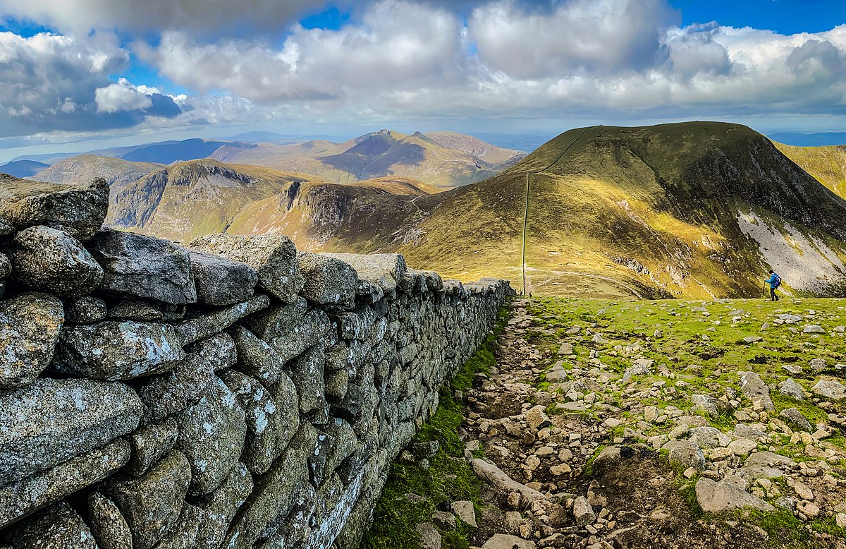 Гора 6 букв. Mourne Mountains. Mountain Lady Vore.