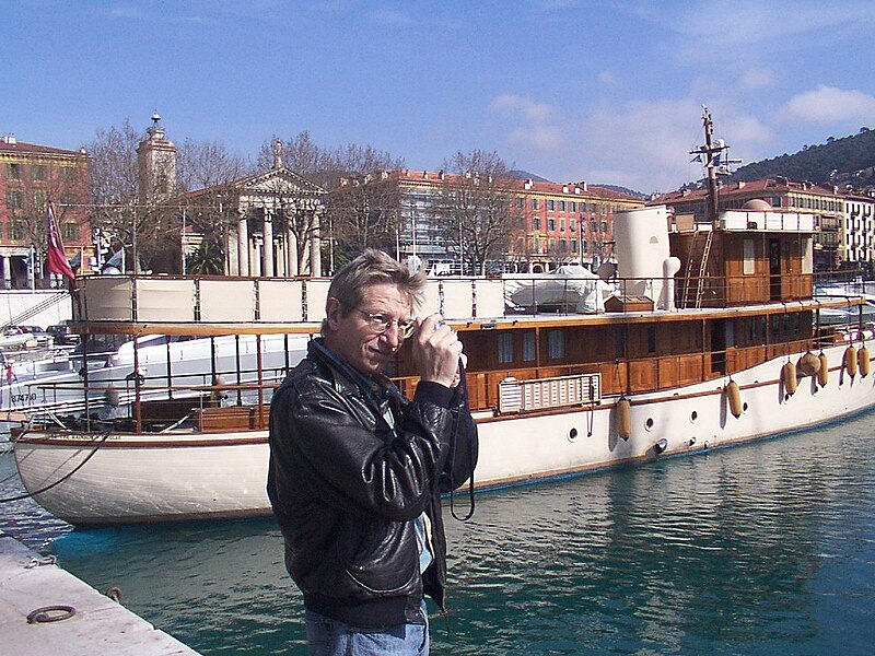 File:NIKAIA-20070304-Patrice on harbour.jpg