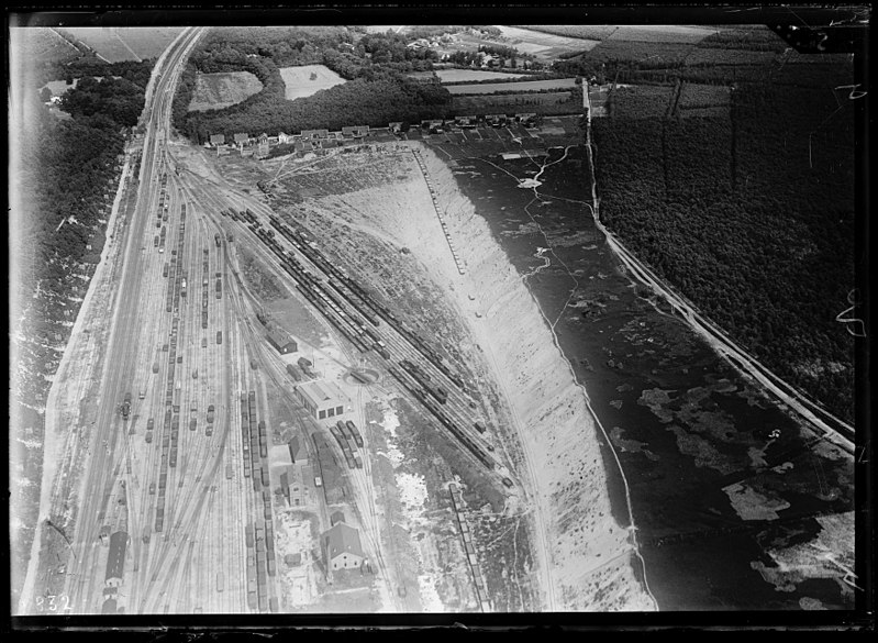 File:NIMH - 2011 - 0317 - Aerial photograph of Maarn, The Netherlands - 1920 - 1940.jpg