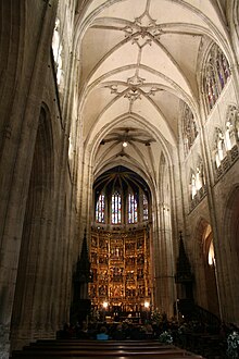 Nace ventral catedral de Oviedo.JPG