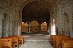 Interior de la nave de la iglesia alta. Cabecera al fondo.