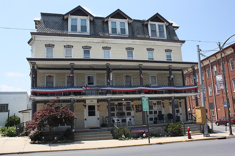 File:Neff House, Slatington PA.JPG