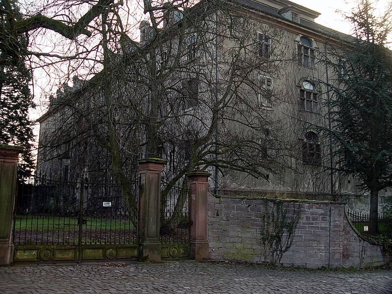File:Neues Schloss Baden-Baden Rückansicht.JPG