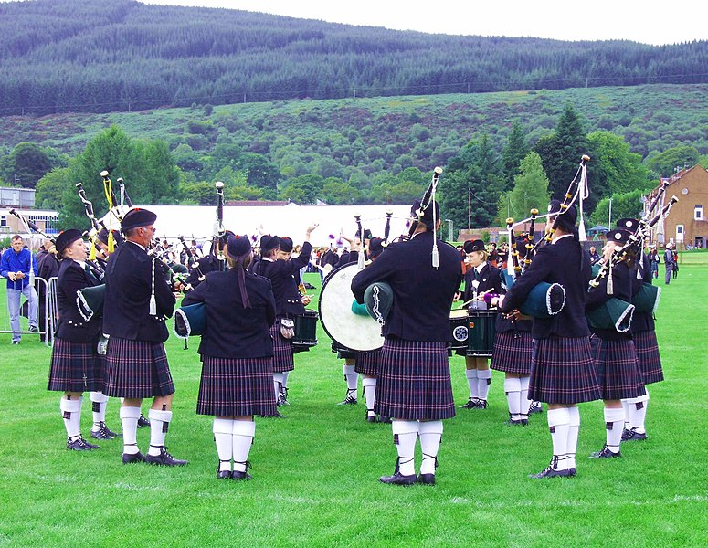 File:Northern Constabulary Pipe Band at Cowal Highland Games Dunoon Scotland (4949923566).jpg