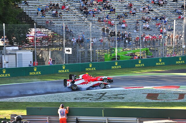 2015 champion Esteban Ocon overtaking Emil Bernstorff