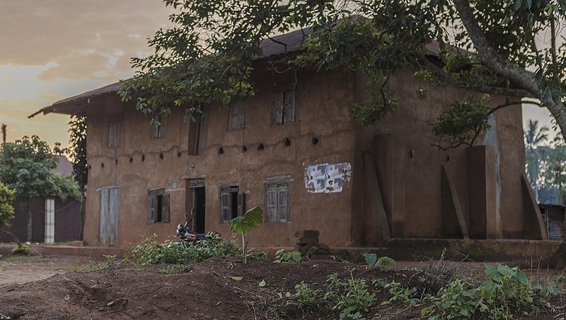 File:Oldest-house-on-esan-ekpoma-edo-state.jpg