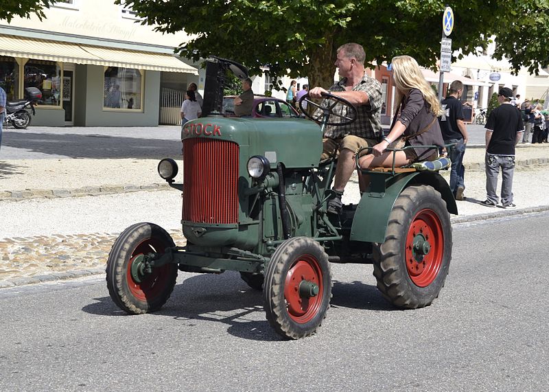 File:Oldtimerumzug Aidenbach 2012-08-12 (41).JPG