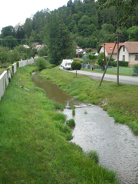 File:Ostrovský potok (Zruč nad Sázavou) 02.jpg