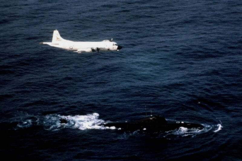 File:P-3B VP-1 over Soviet Victor class sub 1987.JPG