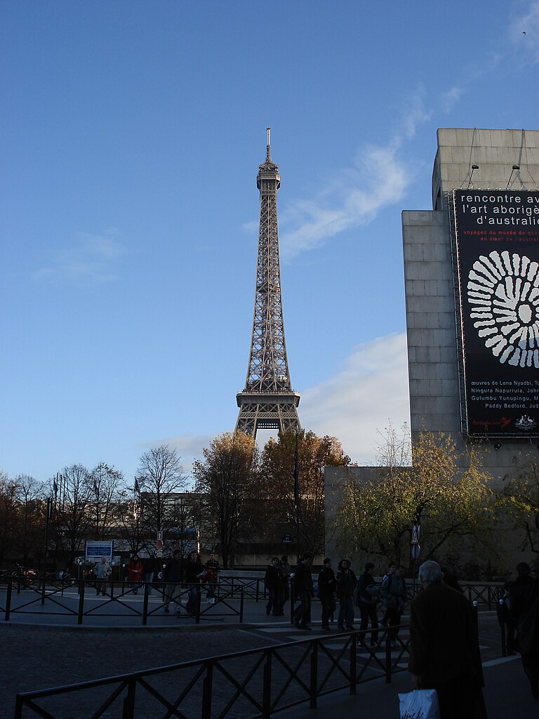 File:Paris Australian Embassy and remote of Eiffel Tower.jpg -