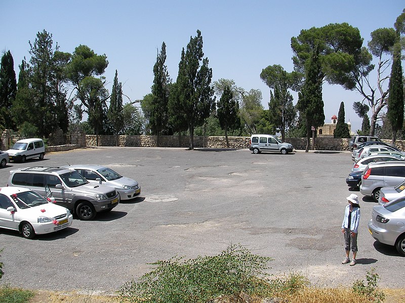 File:Parking atop har tavor - panoramio.jpg