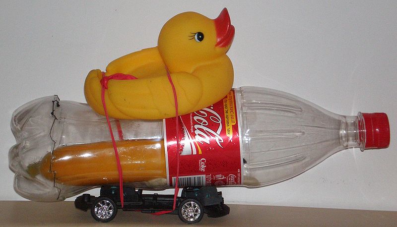 File:Perpetuum mobile gift (includes rubber duck).jpg