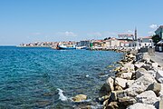 Deutsch: Der Stadtteil Piran Punta mit dem Leuchtturm liegt auf der Halbinsel Madonna. English: The urban district Piran Punta with the lighthouse is located on the peninsula Madonna.