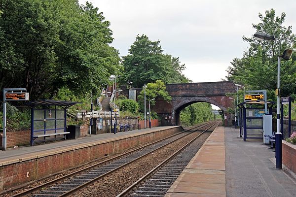Westhoughton railway station in 2015