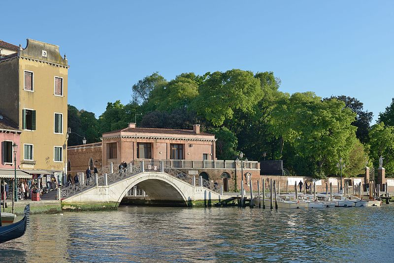 File:Ponte de la Croce Canal Grande Rio dei Tolentini Grande Venezia.jpg