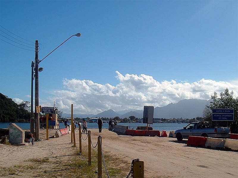 File:Queue to Ferry-Boat (26414831).jpg