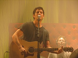 דנקר בהופעת הבכורה של "שווים" בחיפה, 2007