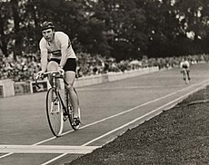 Reg Harris wins quarter final of 1000m cycle race, Olympic Games, London, 1948.jpg