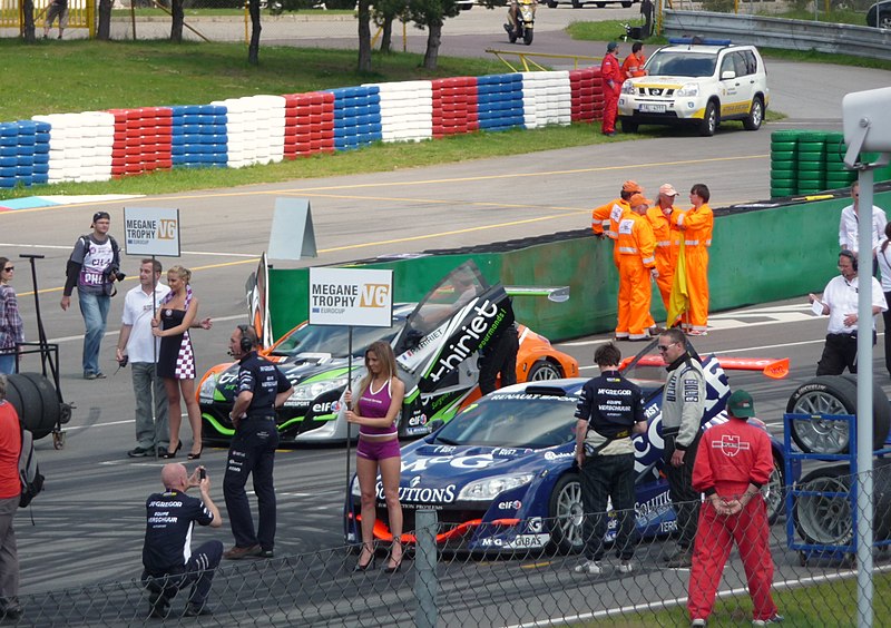 File:Renault Mégane Trophy, 2010 Brno WSR (12).jpg