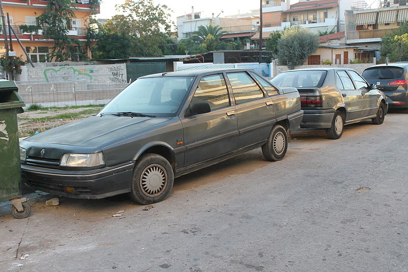 File:Renaults of the early 90s (Renault 21+ 19) (10559344086).jpg