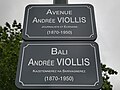 Plaques de l'avenue en français et en breton