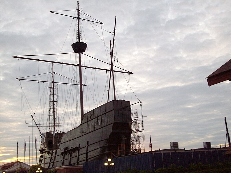 File:Replica Museum portuguese ship 'Flor de La Mar'(25-10-07).JPG