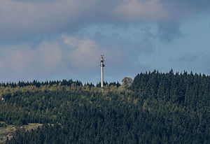 Rothaargebirge Hoher Wald: Geographie, Schutzgebiete, Sendeturm