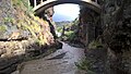 Barranco de Las Angustias, unter der Betonbrücke der Pfeiler der alten Holzbrücke