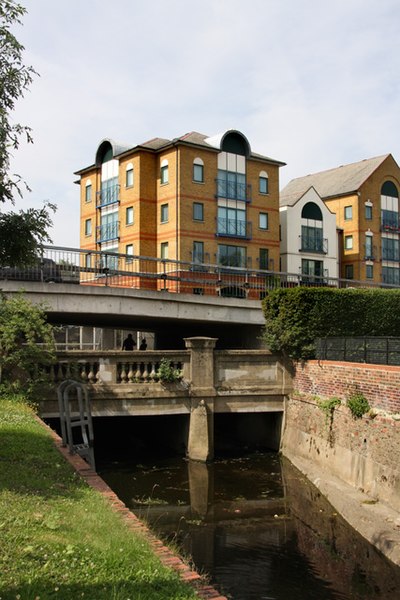 File:River Brent - geograph.org.uk - 898538.jpg