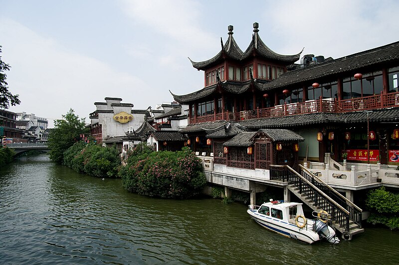 File:Riverside near Fuzi Miao.jpg