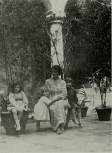 Photograph of Rosalind Thornycroft in Italy with her three daughters, probably near Fiesole, around 1920