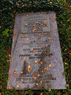 Rudolf W. Vollmoeller-Fréméry (1874–1941) Unternehmer, Adele Luise Vollmöller-Fréméry (1884–1968). Grab, Friedhof Enzenbühl, Zürich
