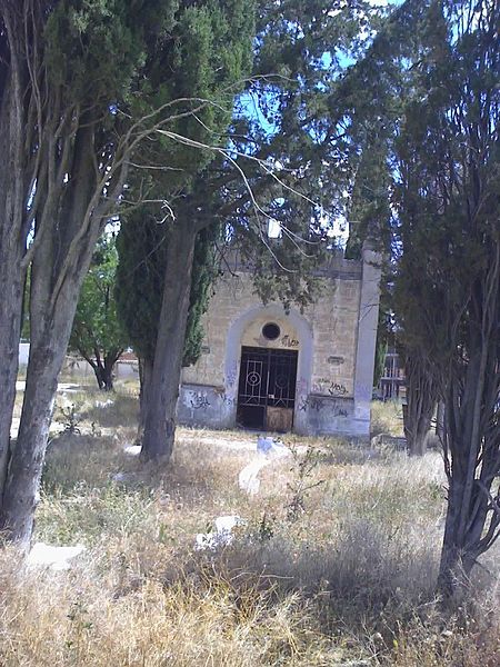 File:Ruina capilla antiguo Cementerio San Gil - Aranda de Duero 20-07-07 1259.jpg