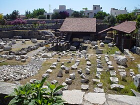 摩索拉斯王陵墓的遺跡，被認為是古代世界七大奇觀之一. 哈利卡那索斯 哈利卡那索斯，今日的博德魯姆