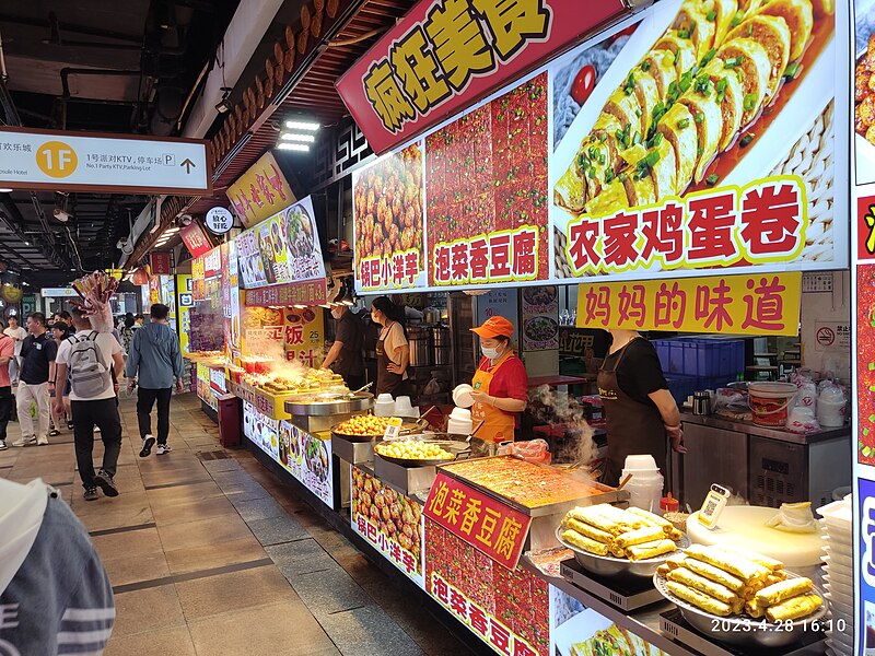 File:SZ 深圳 Shenzhen Dongmen DMD 東門町美食街 Dong Men Ding Food Street 街頭 熟食 cooked snack shop April 2023 Px3 114.jpg