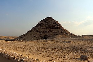 Saqqara, piramide di Userkaf 01.JPG