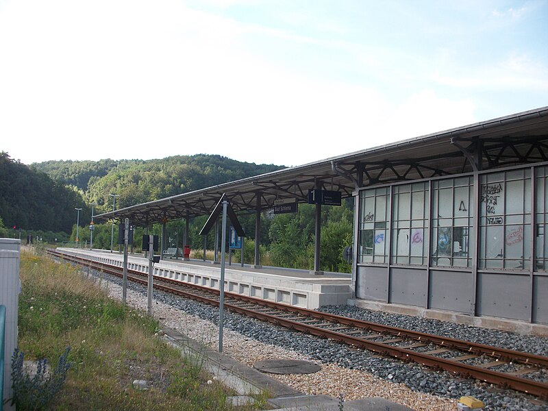 File:Schlema unt Bf Bahnsteig.jpg